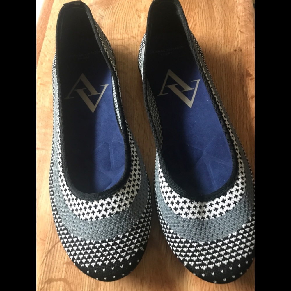 Adrienne Vittadini Sport Slips On Flats Size 10